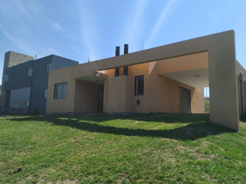 CHALET CON PILETA EN BARRIO CERRADO, MAYU SUMAJ, CORDOBA