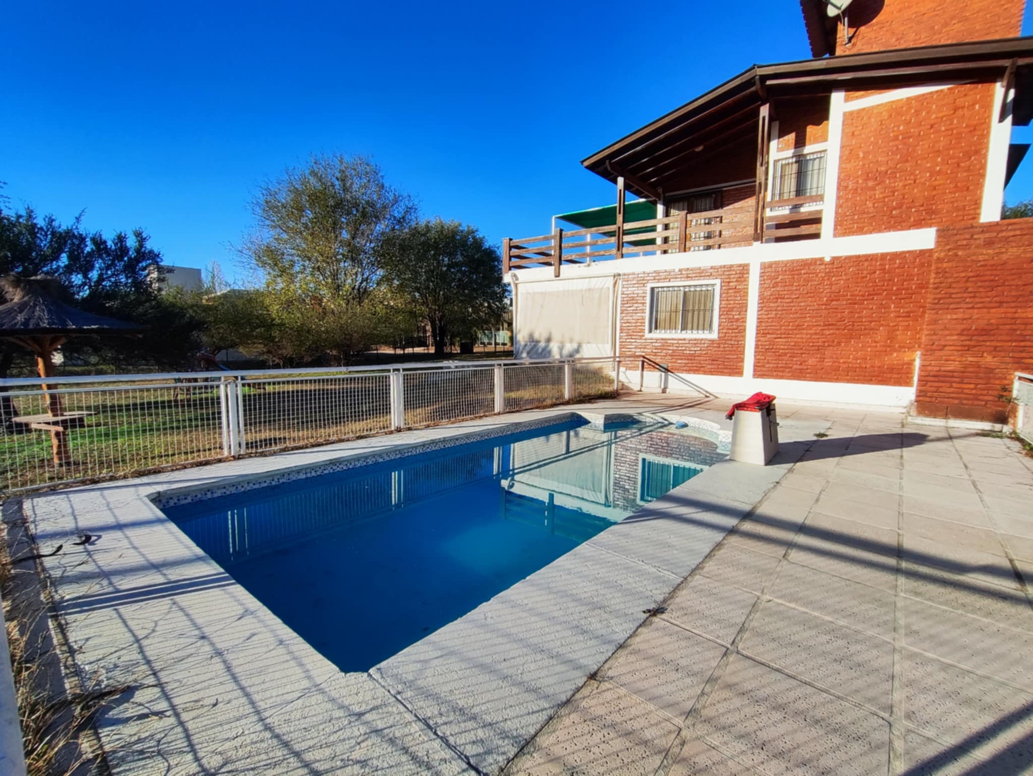 CHALET CON PILETA EN BARRIO CERRADO, MAYU SUMAJ, CORDOBA