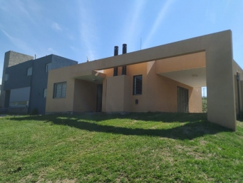 CHALET CON PILETA EN BARRIO CERRADO, MAYU SUMAJ, CORDOBA