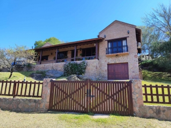 CHALET DE CATEGORIA EN CUESTA BLANCA, CORDOBA