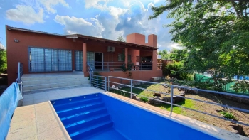 CHALET CON PILETA EN SAN ANTONIO DE ARREDONDO, CORDOBA